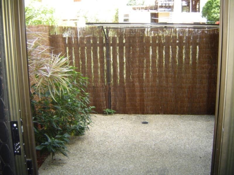 4/2 Landsborough Avenue, Scarborough QLD 4020