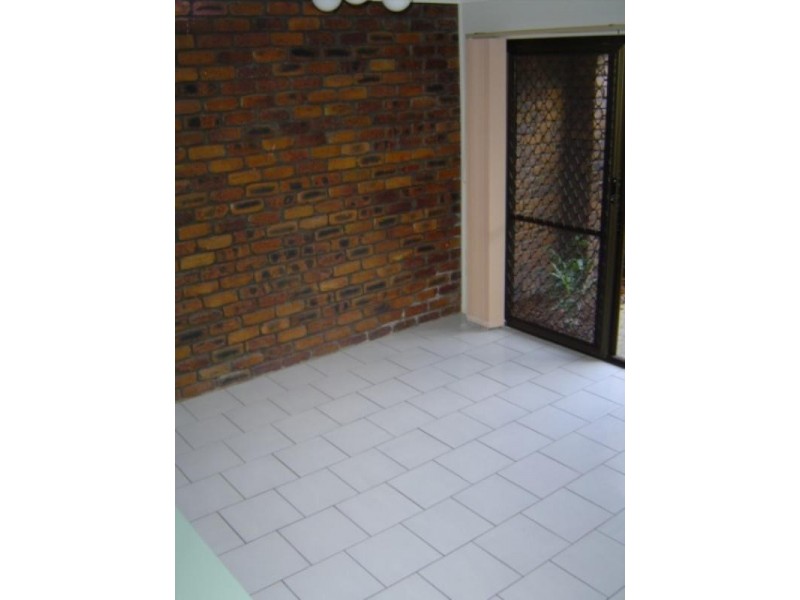 4/2 Landsborough Avenue, Scarborough QLD 4020