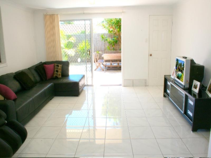 15 Oyster Point Esplanade, Scarborough QLD 4020