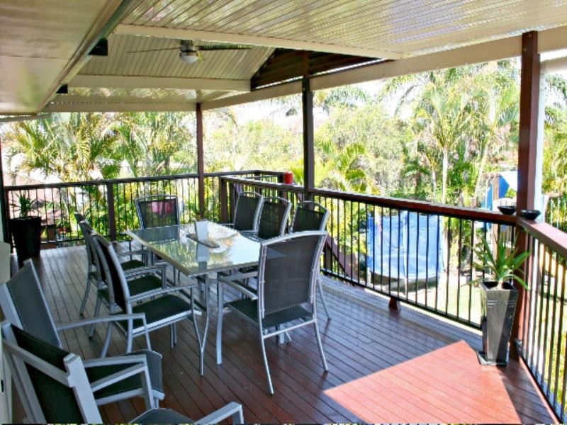 15 Oyster Point Esplanade, Scarborough QLD 4020