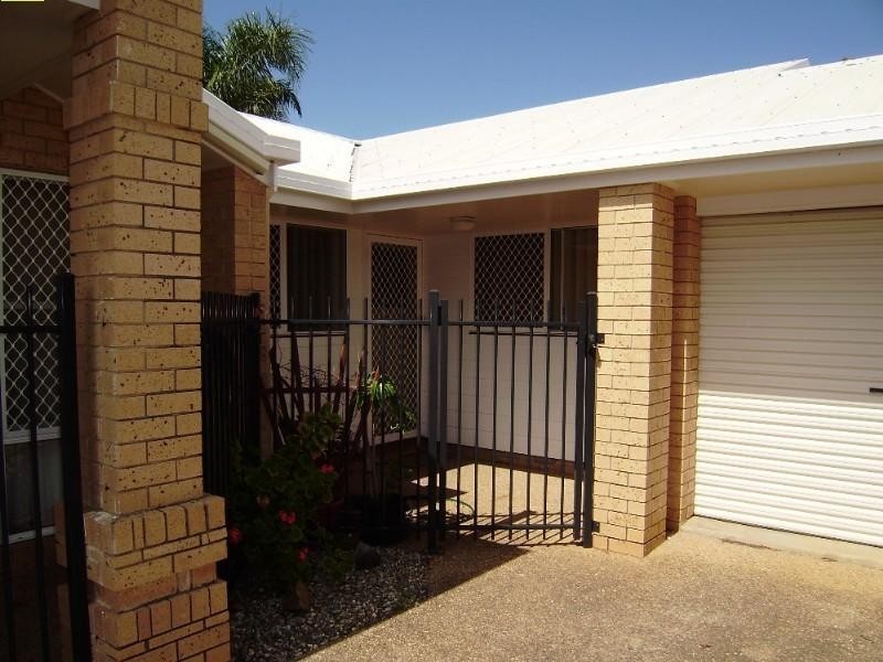 2/117 Prince Edward Parade, Scarborough QLD 4020