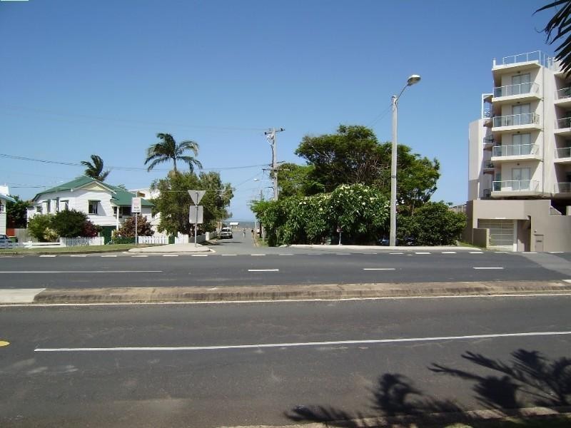 2/117 Prince Edward Parade, Scarborough QLD 4020