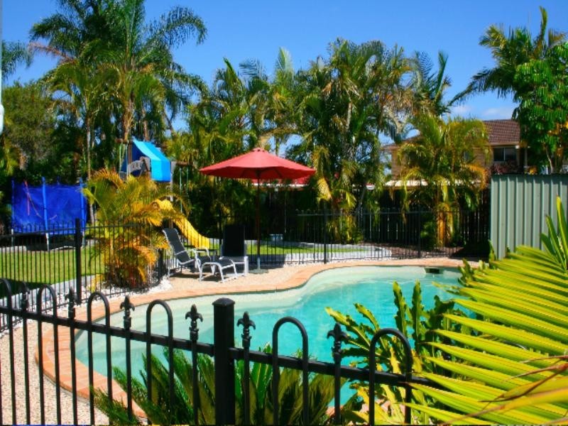 15 Oyster Point Esplanade, Scarborough QLD 4020