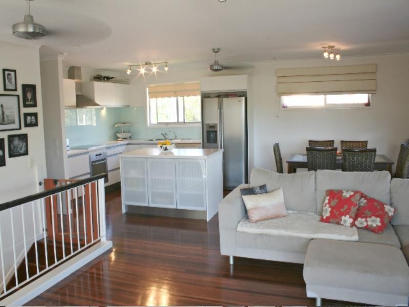 15 Oyster Point Esplanade, Scarborough QLD 4020