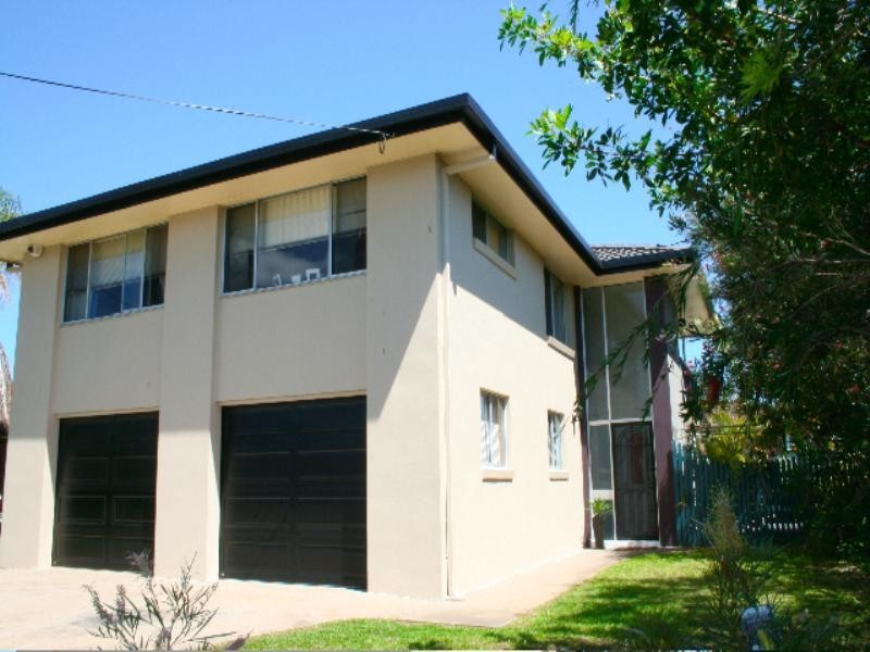 15 Oyster Point Esplanade, Scarborough QLD 4020