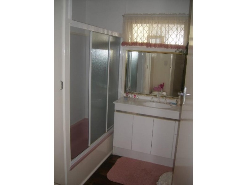 40 Anzac Avenue, Redcliffe QLD 4020