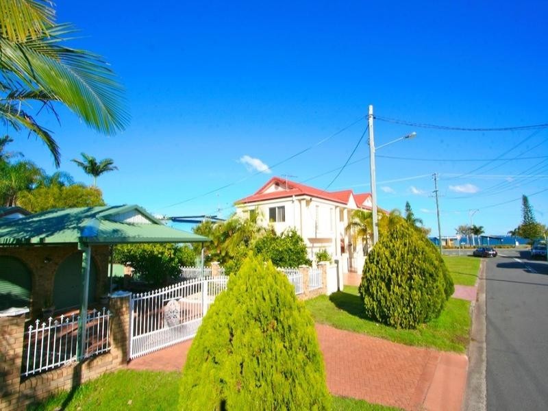 4 Thompson Crescent, Clontarf QLD 4019