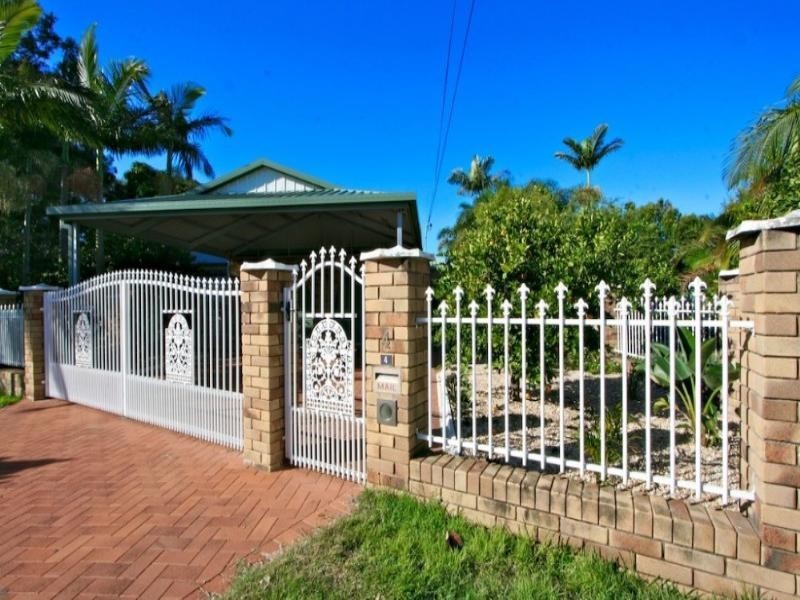 4 Thompson Crescent, Clontarf QLD 4019