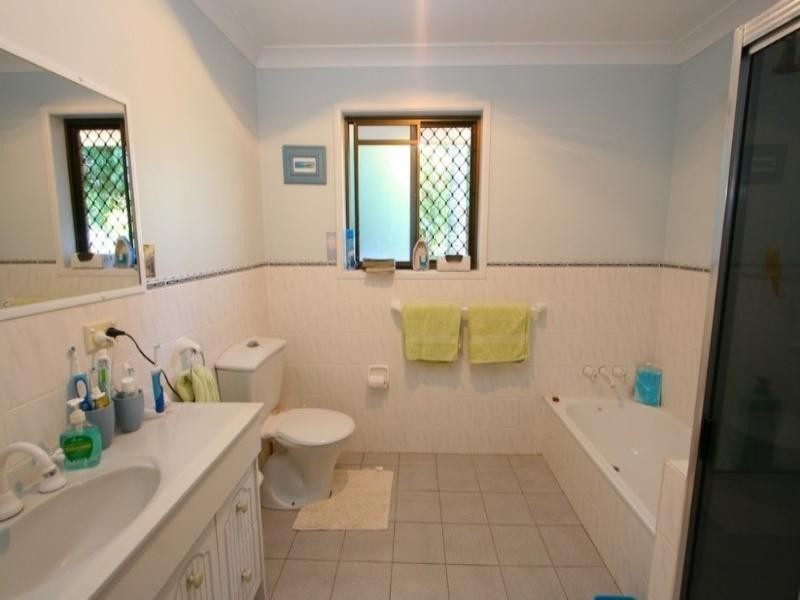 4 Thompson Crescent, Clontarf QLD 4019