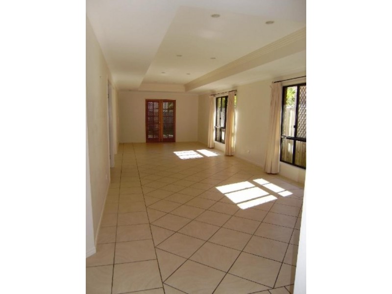 17 Walsh Street, Scarborough QLD 4020