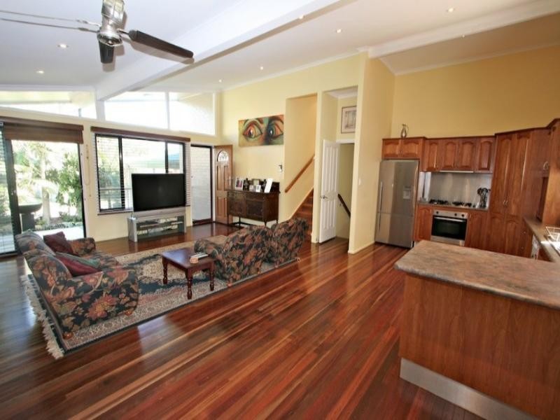 28 Shea Street, Scarborough QLD 4020