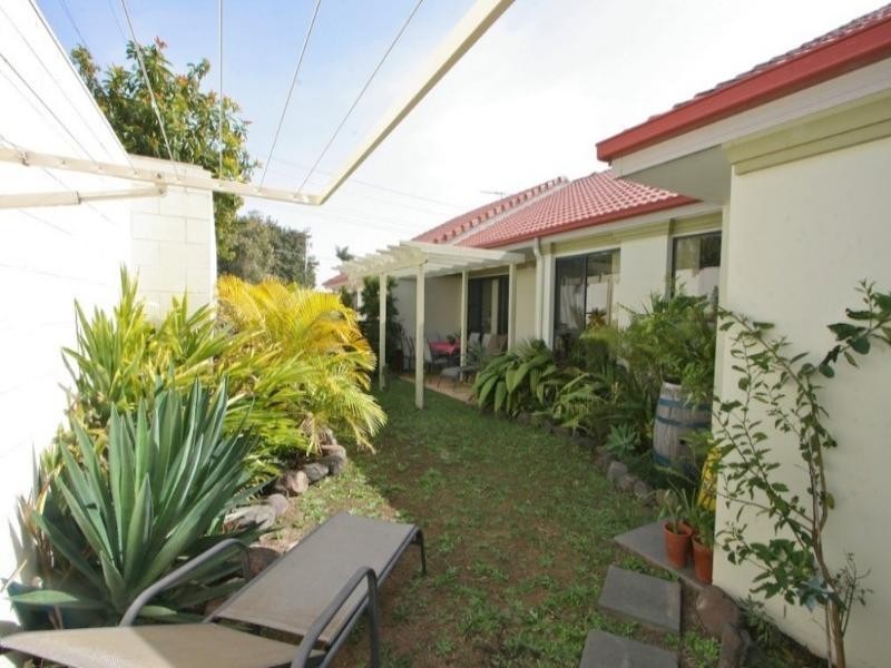 2/46 Georgina Street, Woody Point QLD 4019