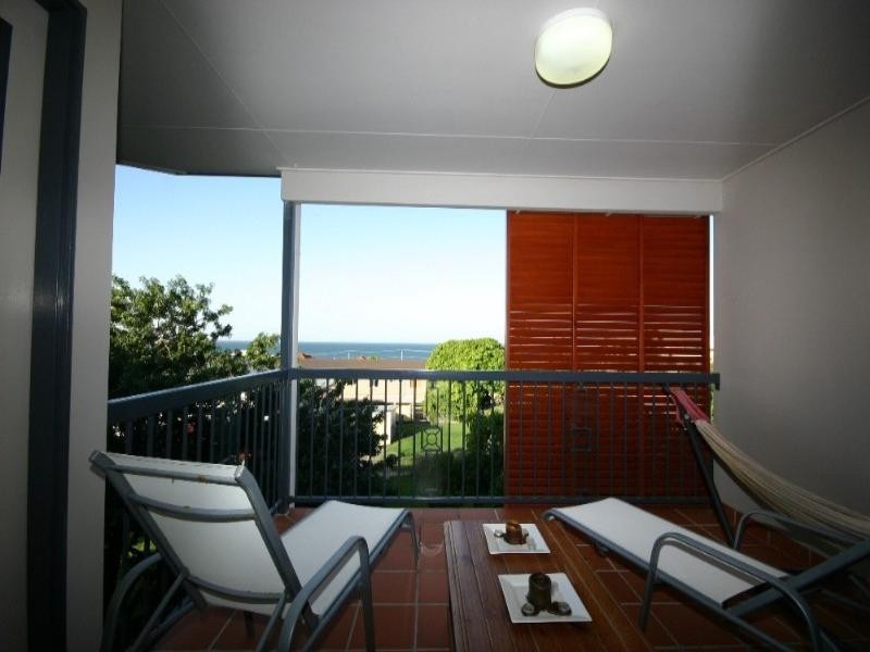 2/11 Georgina Street, Woody Point QLD 4019