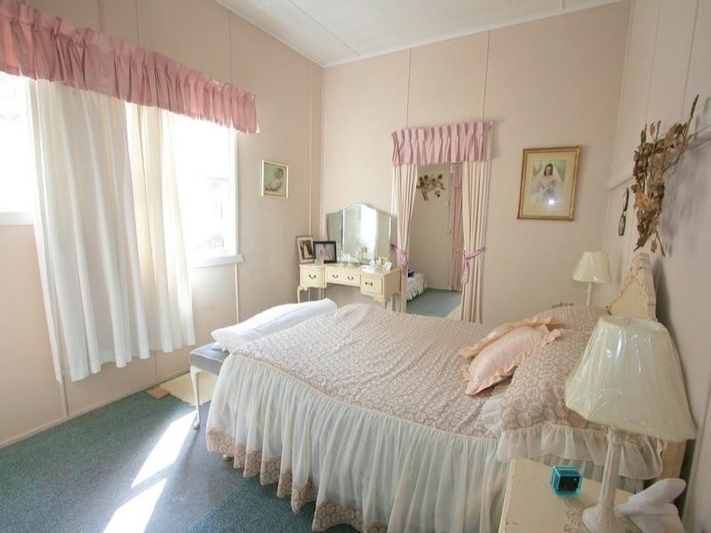 22 Whytecliffe Parade, Woody Point QLD 4019