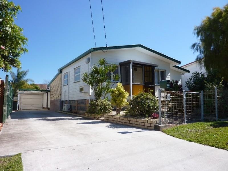 8 Enoch Street, Clontarf QLD 4357