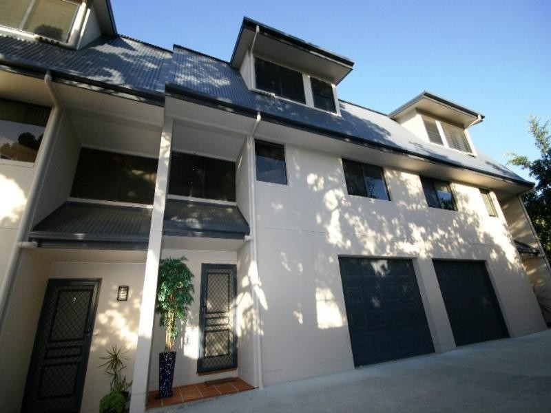 2/11 Georgina Street, Woody Point QLD 4019