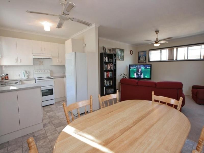 15 Ettie Street, Redcliffe QLD 4020