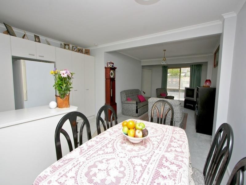 2/21 Downs Street, Redcliffe QLD 4020