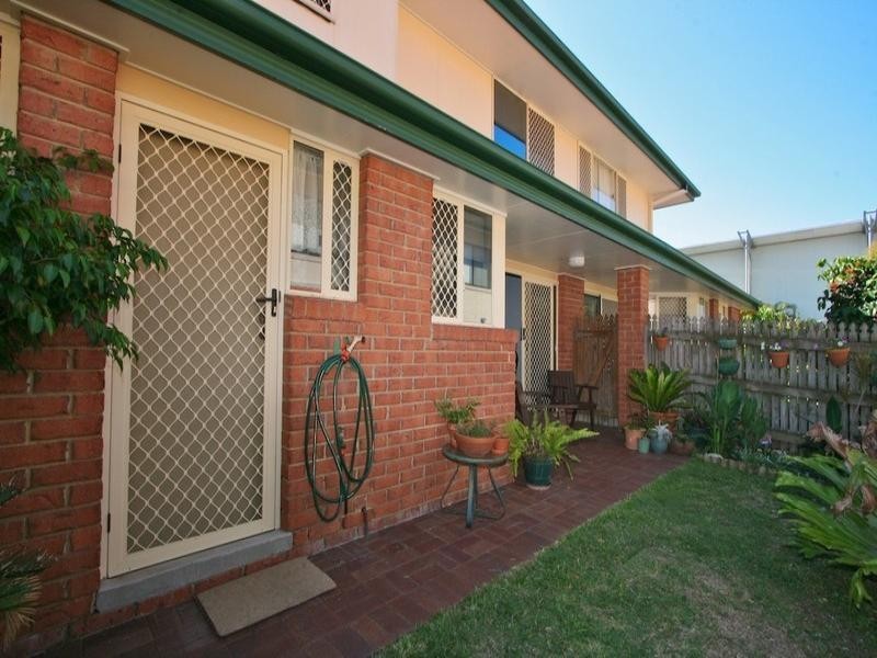 2/21 Downs Street, Redcliffe QLD 4020