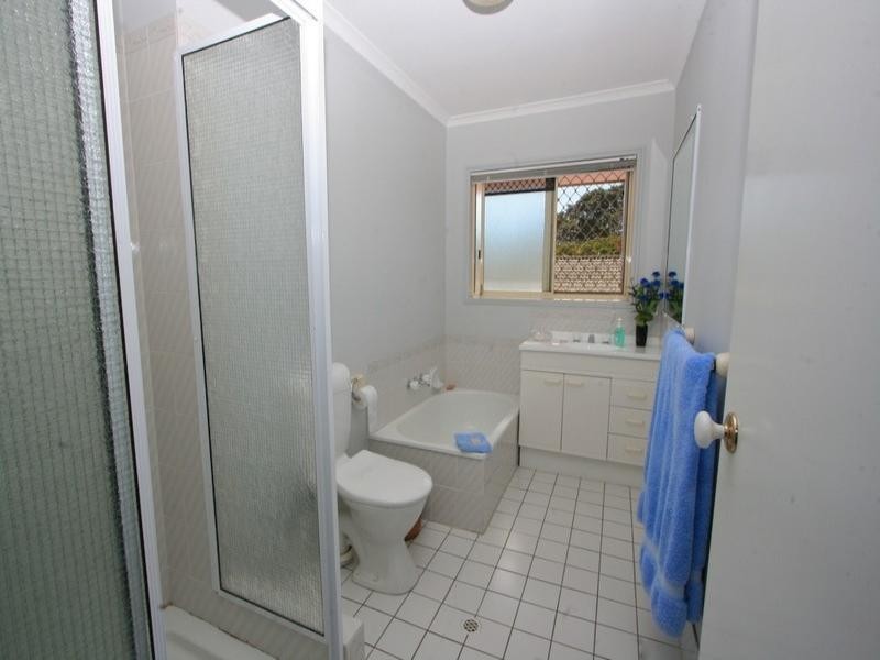 2/21 Downs Street, Redcliffe QLD 4020