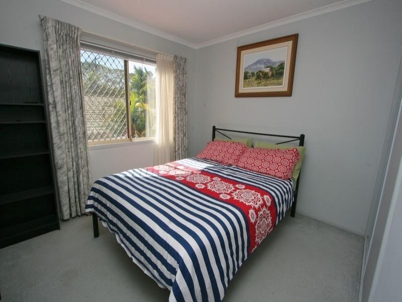 2/21 Downs Street, Redcliffe QLD 4020