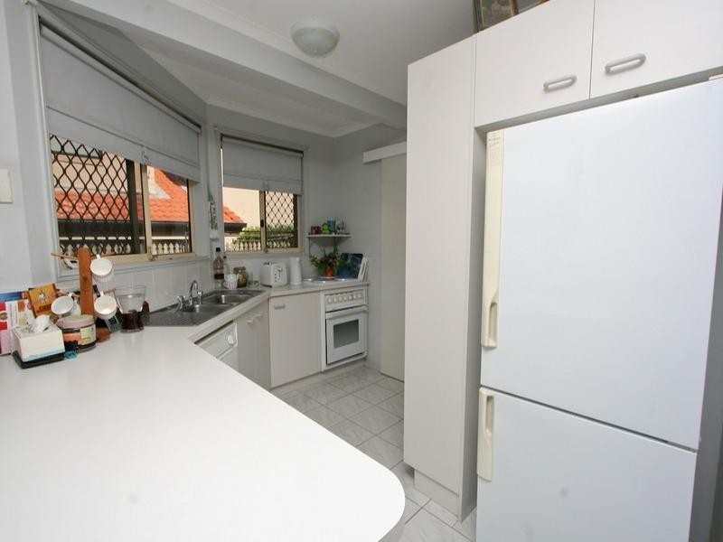 2/21 Downs Street, Redcliffe QLD 4020
