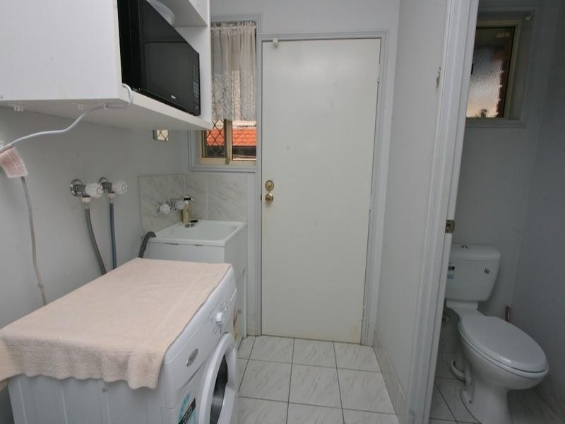 2/21 Downs Street, Redcliffe QLD 4020