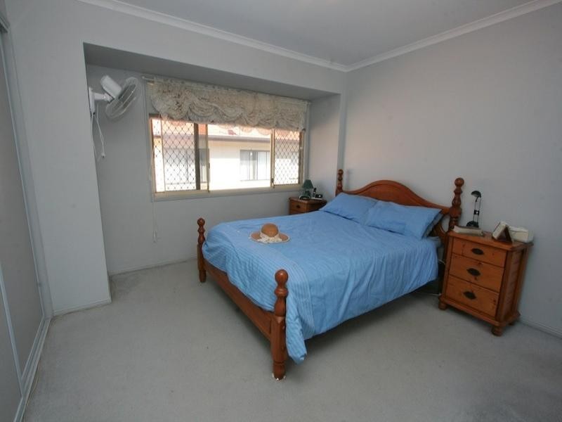2/21 Downs Street, Redcliffe QLD 4020