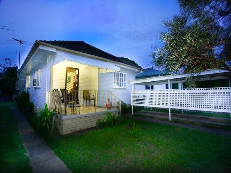 6 Fifth Avenue, Scarborough QLD 4020