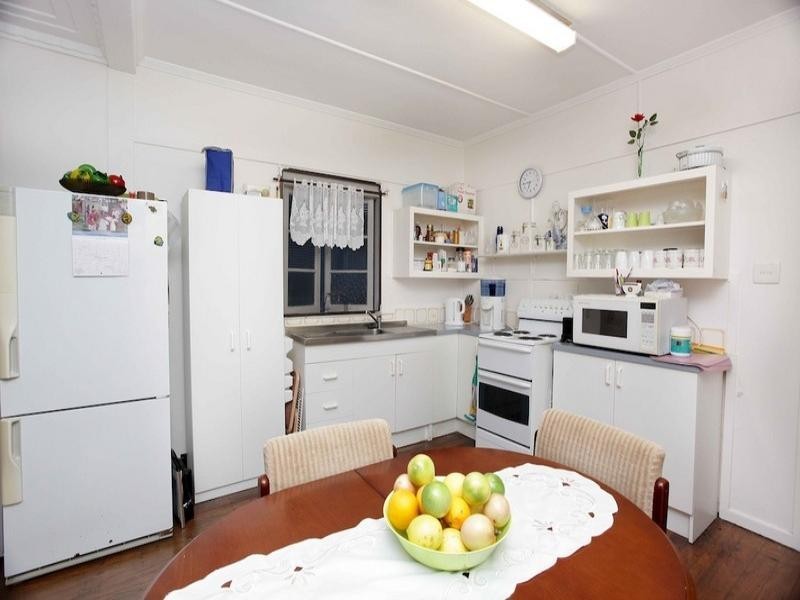6 Fifth Avenue, Scarborough QLD 4020