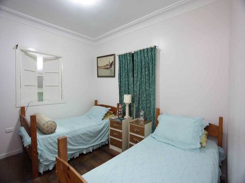 6 Fifth Avenue, Scarborough QLD 4020