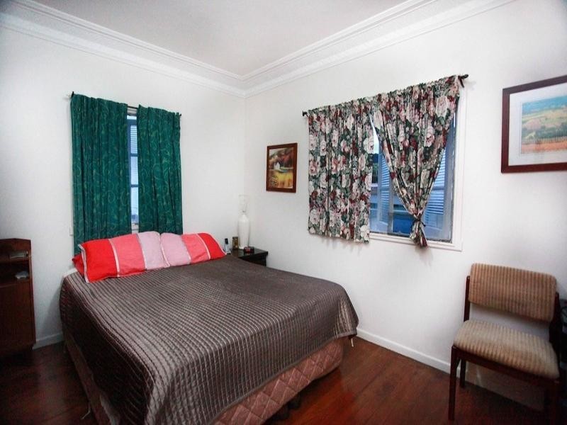 6 Fifth Avenue, Scarborough QLD 4020