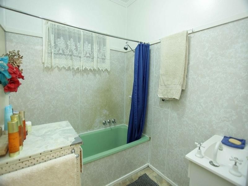 6 Fifth Avenue, Scarborough QLD 4020