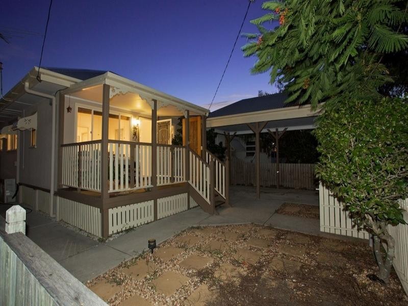 19 Adams Street, Scarborough QLD 4020