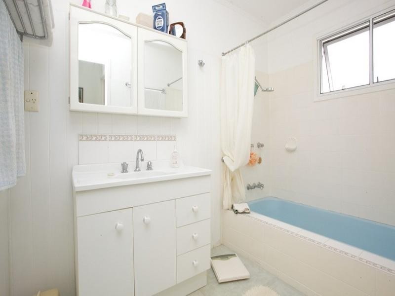 42 Ellen Street, Woody Point QLD 4019