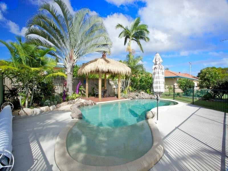 15 Hibiscus Avenue, Redcliffe QLD 4020