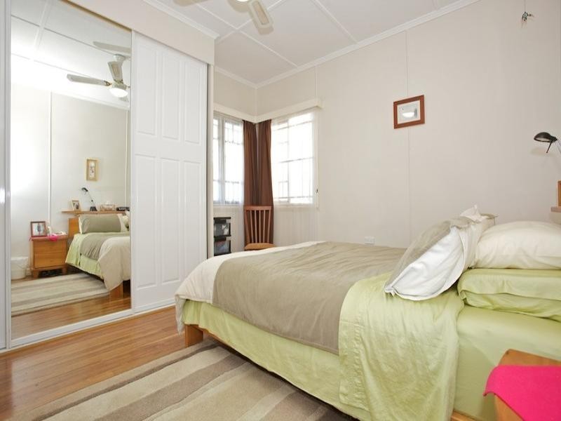 27a Roma Street, Scarborough QLD 4020