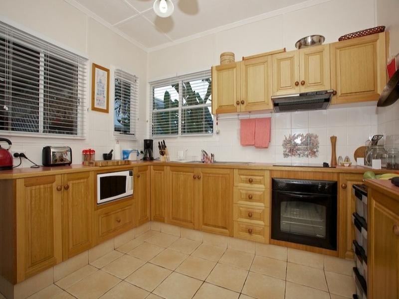 27a Roma Street, Scarborough QLD 4020