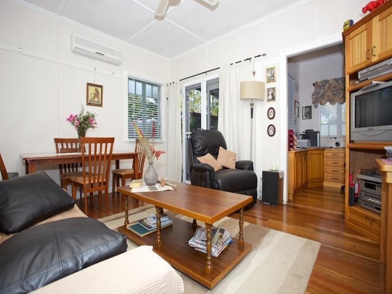 27a Roma Street, Scarborough QLD 4020