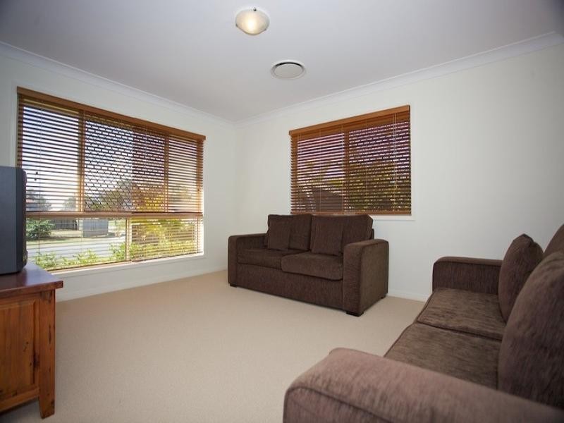 1 Jemma Street, Rothwell QLD 4022