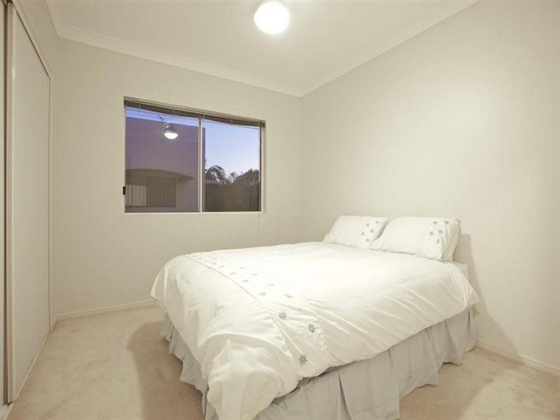 55 Landsborough Avenue, Scarborough QLD 4020