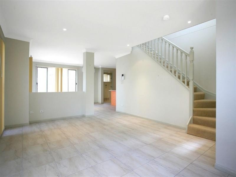 2/7 Warde Street, Scarborough QLD 4020