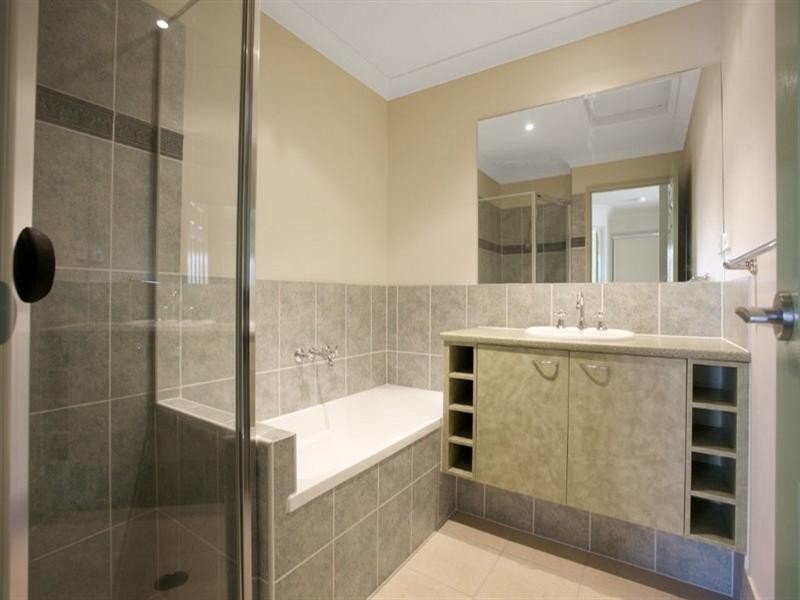 2/7 Warde Street, Scarborough QLD 4020