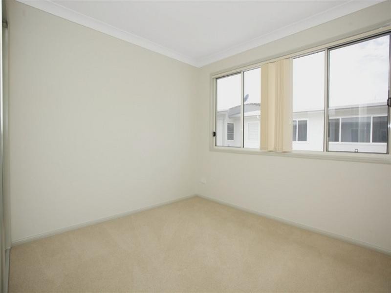 2/7 Warde Street, Scarborough QLD 4020