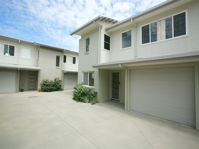 2/7 Warde Street, Scarborough QLD 4020