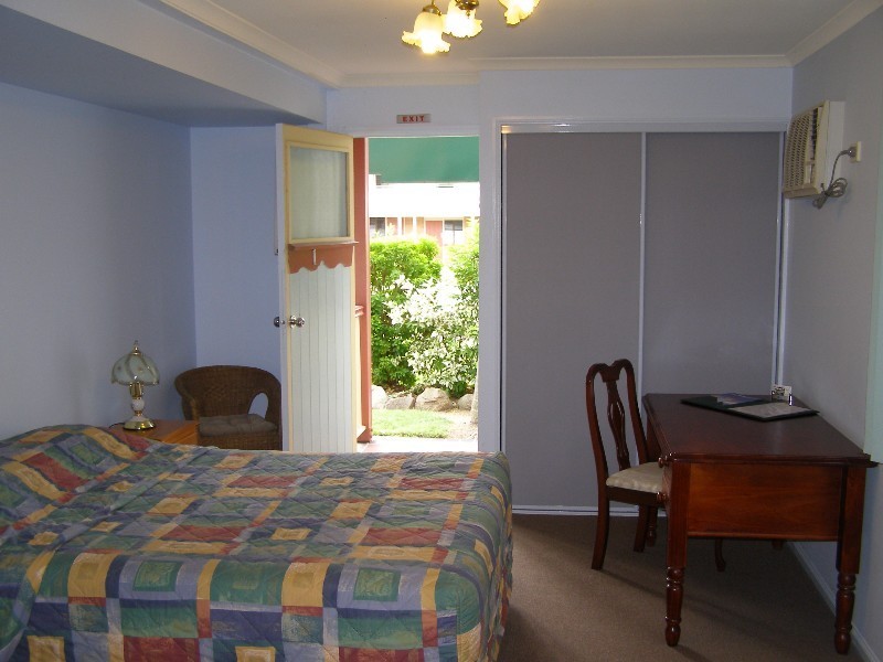 27 Macdonnell Road, Redcliffe QLD 4020