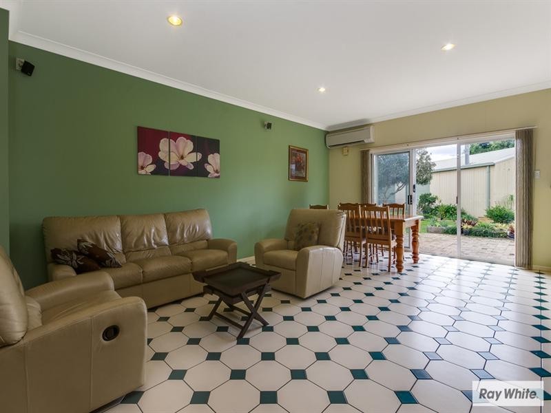 3a Manikato Place, Kembla Grange NSW 2526