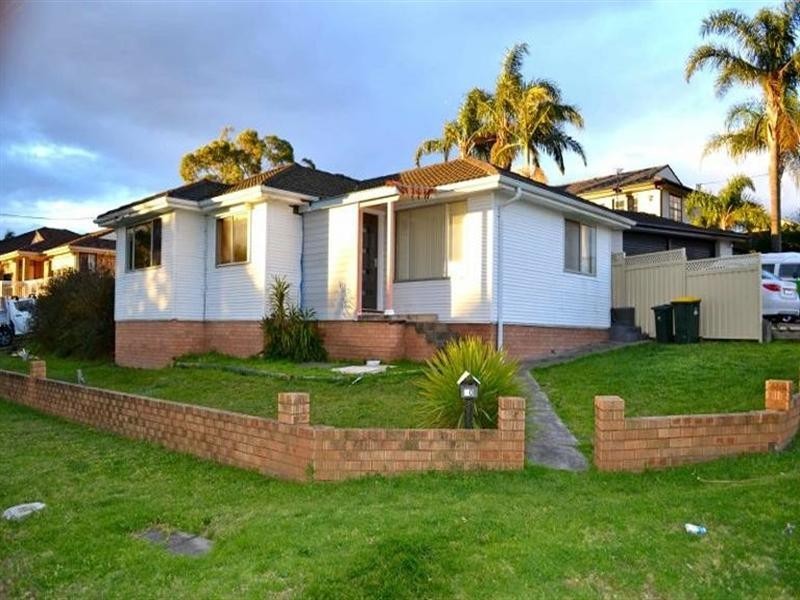 10 Lakeside Drive, Kanahooka NSW 2530