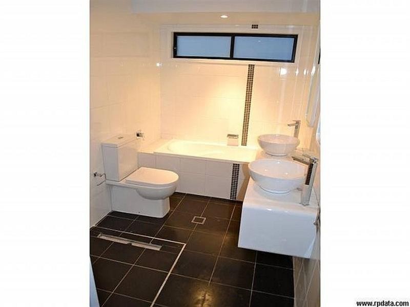 10 Lakeside Drive, Kanahooka NSW 2530