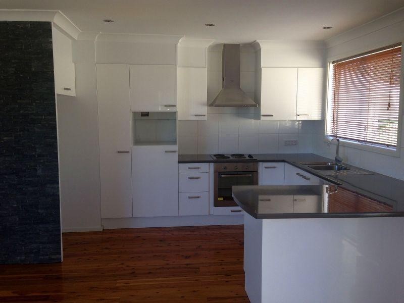 10 Lakeside Drive, Kanahooka NSW 2530